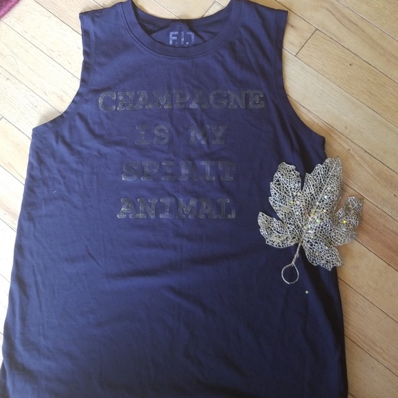 Cute tank top - Picture 1 of 3